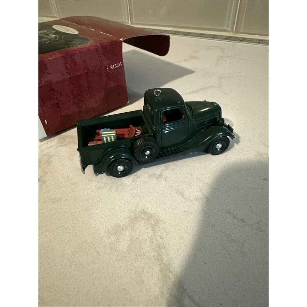 1998 Hallmark Keepsake Ornament 1937 Green Ford V-8 Truck All-American Trucks